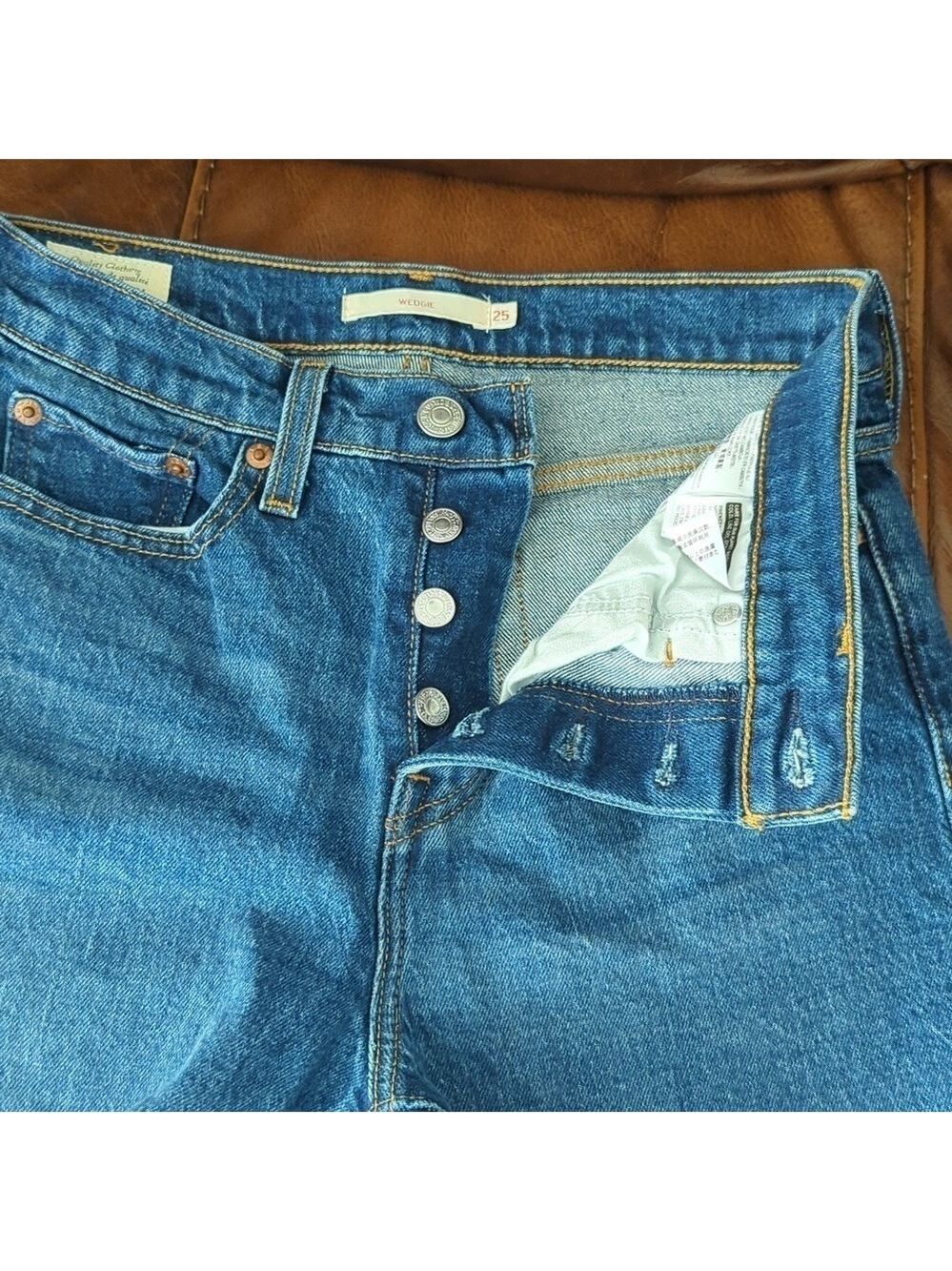 Levi's Women's Wedgie Fit Jeans - Picture 8 of 12